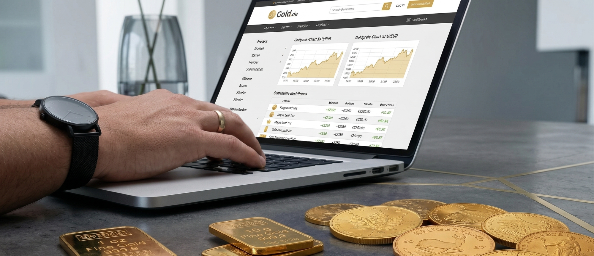 Hand tippt auf Laptop mit Finanzdiagrammen und Goldmünzen im Vordergrund.